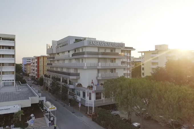 Vai ai video della sezione Hotel Ambassador